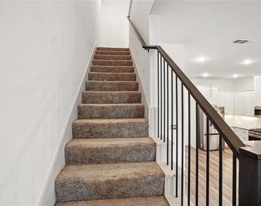 6441 Iron Horse Boulevard - Photo Thumbnail 9