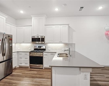 6441 Iron Horse Boulevard - Photo Thumbnail 8