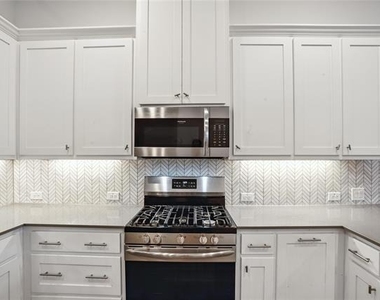 6441 Iron Horse Boulevard - Photo Thumbnail 6