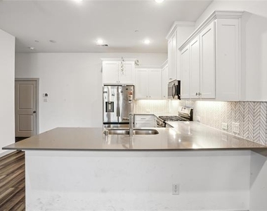 6441 Iron Horse Boulevard - Photo Thumbnail 7