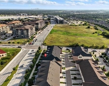 6441 Iron Horse Boulevard - Photo Thumbnail 28
