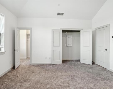 6441 Iron Horse Boulevard - Photo Thumbnail 12