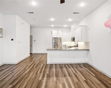 6441 Iron Horse Boulevard - Photo Thumbnail 3