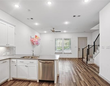 6441 Iron Horse Boulevard - Photo Thumbnail 5