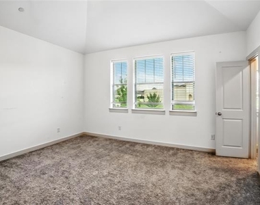 6441 Iron Horse Boulevard - Photo Thumbnail 11