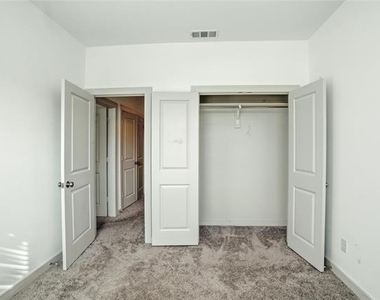 6441 Iron Horse Boulevard - Photo Thumbnail 18