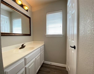 15861 Twin Cove Drive - Photo Thumbnail 12