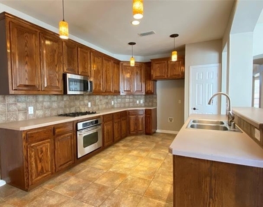 15861 Twin Cove Drive - Photo Thumbnail 4
