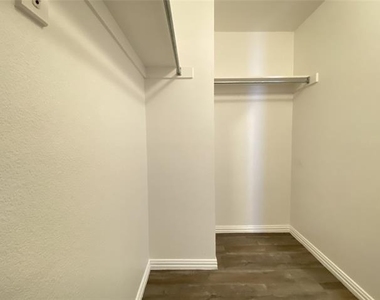 15861 Twin Cove Drive - Photo Thumbnail 8
