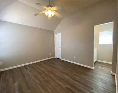15861 Twin Cove Drive - Photo Thumbnail 11