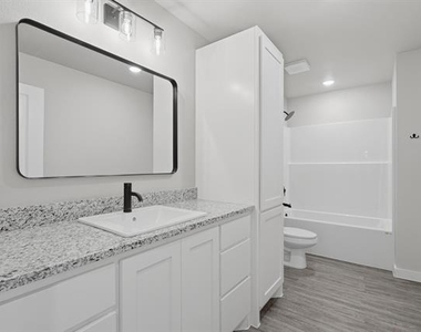 3035 Glennster Street - Photo Thumbnail 13