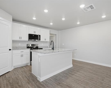 3035 Glennster Street - Photo Thumbnail 5