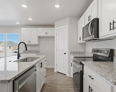 3035 Glennster Street - Photo Thumbnail 11
