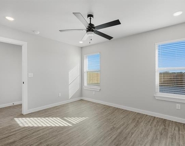 3035 Glennster Street - Photo Thumbnail 19