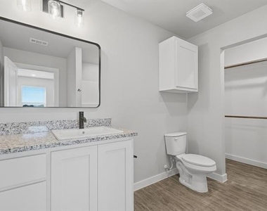 3035 Glennster Street - Photo Thumbnail 20