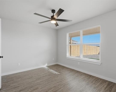 3035 Glennster Street - Photo Thumbnail 14