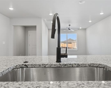 3035 Glennster Street - Photo Thumbnail 9