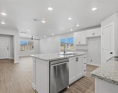 3035 Glennster Street - Photo Thumbnail 7