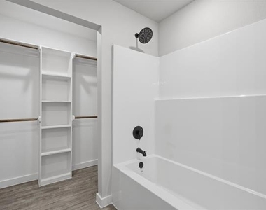 3035 Glennster Street - Photo Thumbnail 21