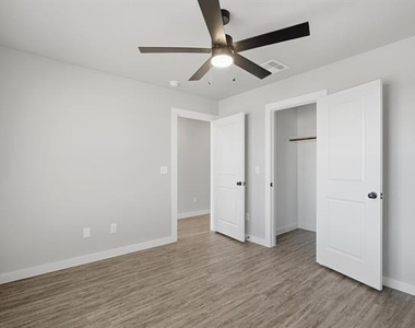 3035 Glennster Street - Photo Thumbnail 15