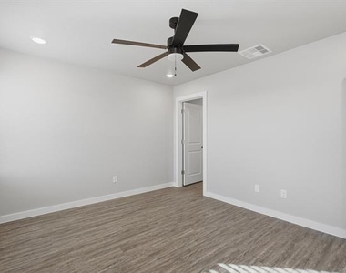 3035 Glennster Street - Photo Thumbnail 17