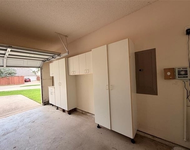 120 Stonecreek Drive - Photo Thumbnail 25