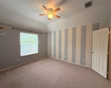 120 Stonecreek Drive - Photo Thumbnail 17