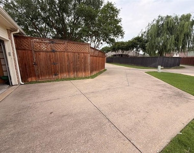 120 Stonecreek Drive - Photo Thumbnail 27