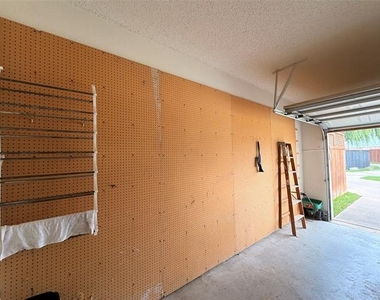 120 Stonecreek Drive - Photo Thumbnail 26