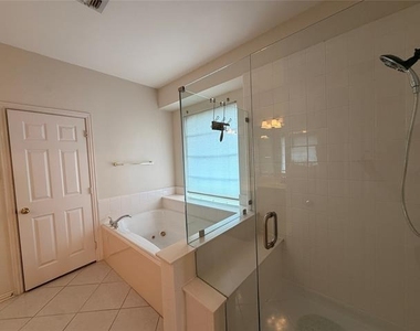 120 Stonecreek Drive - Photo Thumbnail 5