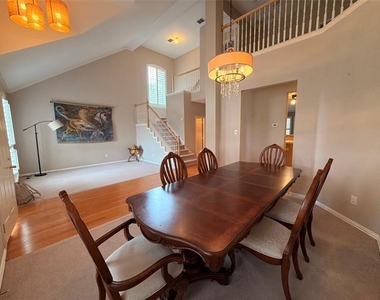 120 Stonecreek Drive - Photo Thumbnail 16