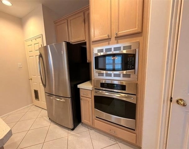 120 Stonecreek Drive - Photo Thumbnail 10