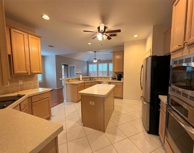 120 Stonecreek Drive - Photo Thumbnail 8