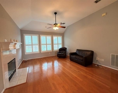 120 Stonecreek Drive - Photo Thumbnail 13