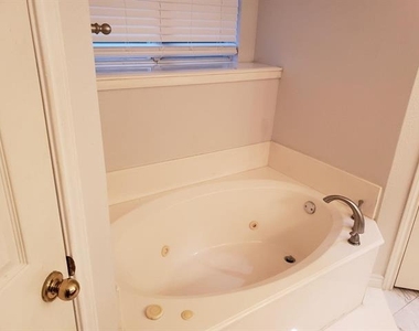 1109 Westgrove Drive - Photo Thumbnail 7