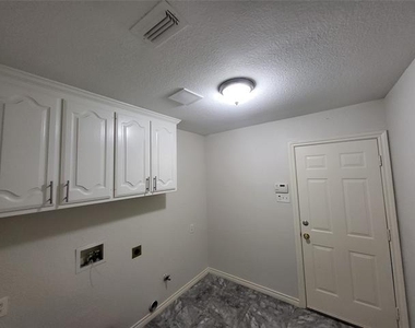 1109 Westgrove Drive - Photo Thumbnail 9