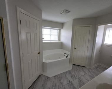 1109 Westgrove Drive - Photo Thumbnail 6