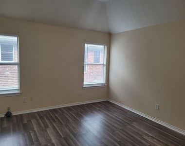 1109 Westgrove Drive - Photo Thumbnail 12