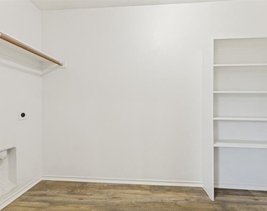 556 Winbridge Lane - Photo Thumbnail 14