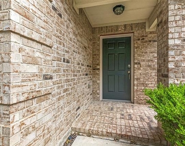 556 Winbridge Lane - Photo Thumbnail 3