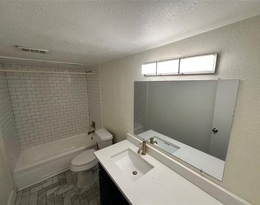 2211 S Vernon Avenue - Photo Thumbnail 5