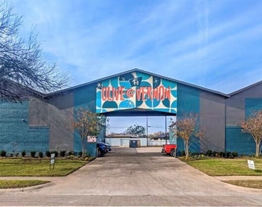 2211 S Vernon Avenue - Photo Thumbnail 10