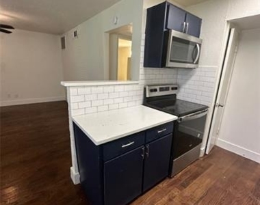 2211 S Vernon Avenue - Photo Thumbnail 2