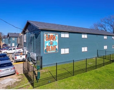 2211 S Vernon Avenue - Photo Thumbnail 8