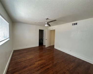 2211 S Vernon Avenue - Photo Thumbnail 6