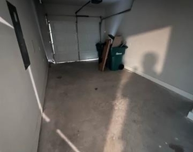 2716 Ginger Court - Photo Thumbnail 9