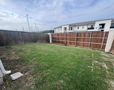 2716 Ginger Court - Photo Thumbnail 17