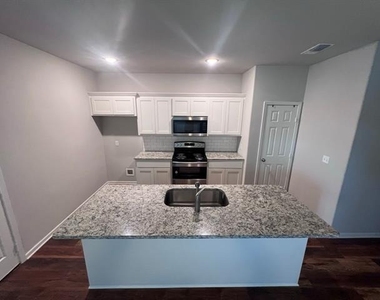 2716 Ginger Court - Photo Thumbnail 10