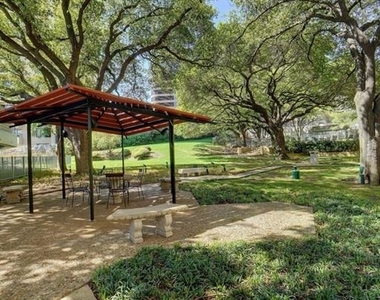 3883 Turtle Creek Boulevard - Photo Thumbnail 17