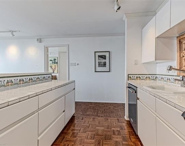 3883 Turtle Creek Boulevard - Photo Thumbnail 3
